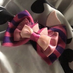 Disney Cheshire Cat Hair bow